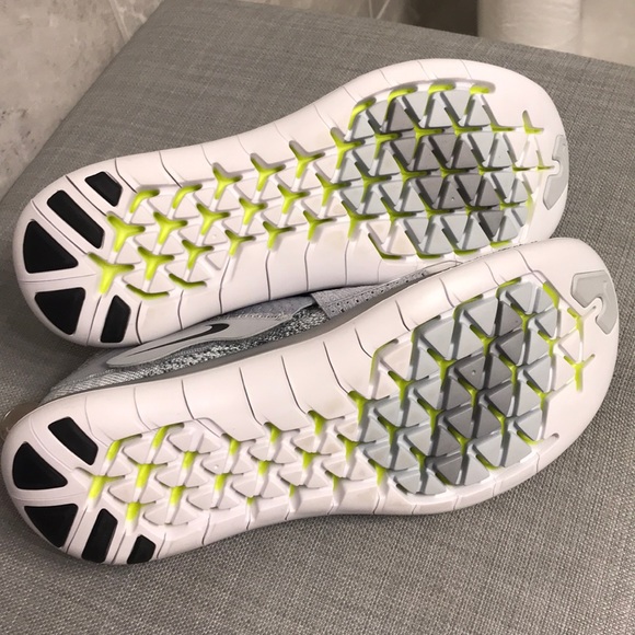 Nike Women's Free Rn Motion FK 2017 Running Shoe - Picture 3 of 8